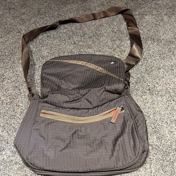 Adjustable strap purse - Picture 3 of 3